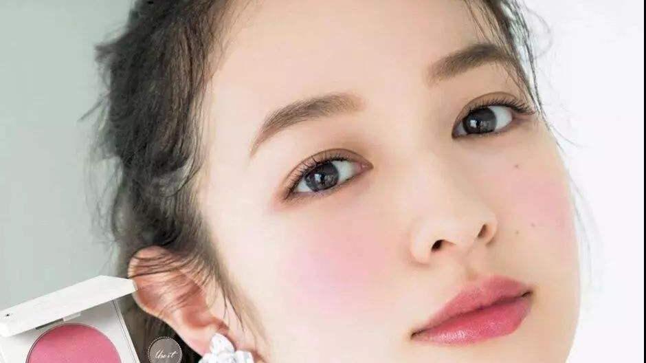 连体裤|衣服会换季，妆容更会，金晨、鞠婧祎告诉你2022夏季的5大妆容重点