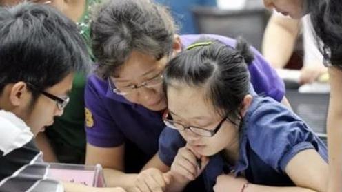 大学|大学里最容易挂科的四个专业，熬夜是常事，找工作却很容易