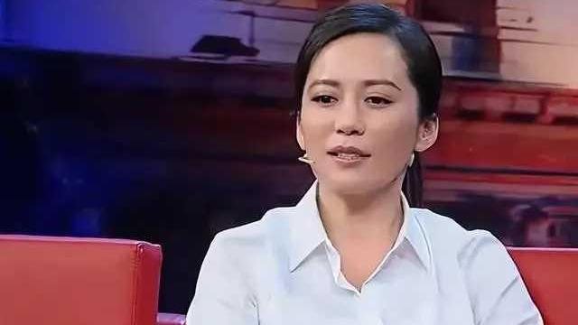 |51岁俞飞鸿素颜与老友聚会：抽电子烟姿势熟练，比18岁少女还嫩