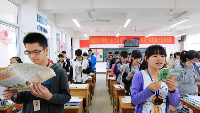 颜回|大学生渐渐成为社会底层，曾经的万人追捧不复存在，原因是什么？