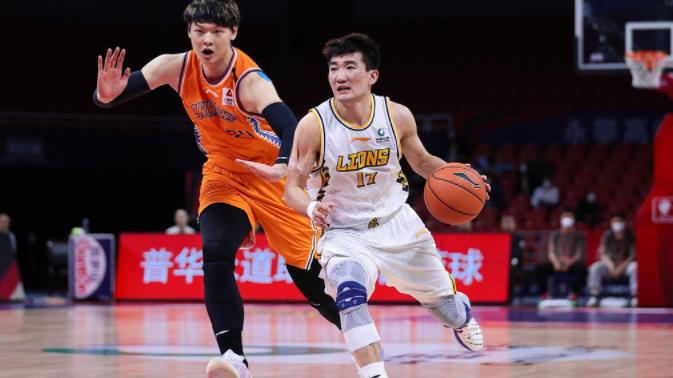 辽宁男篮|只剩7投！NBA探花很憋屈，男篮悍将25投太独了，这样打赢不了辽宁