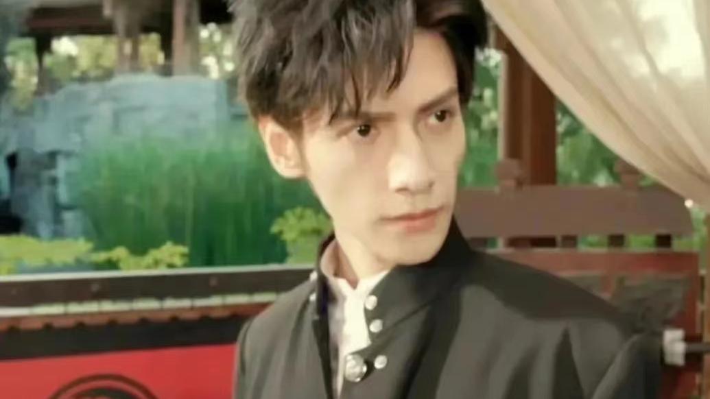 罗云熙|罗云熙近照曝光成纸片人，脸颊凹陷瘦脱相，网友直呼太吓人