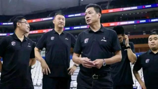 上海男篮|上海男篮正式报价周琦！睢冉重施故伎 李春江打造豪华内线