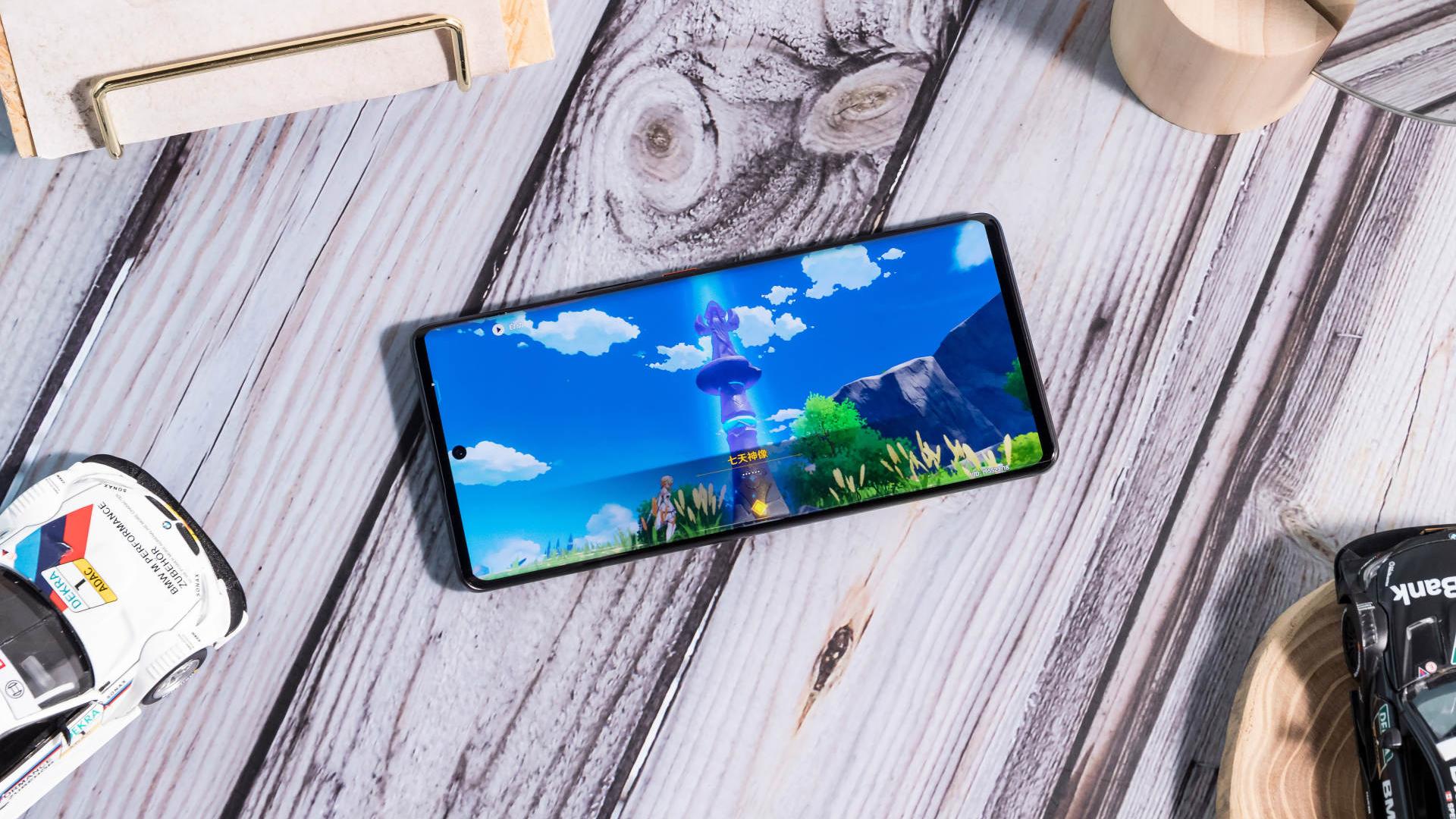 iqoo|iQOO 9 Pro赛道版采用凯芙拉后盖，双芯组合性能强劲