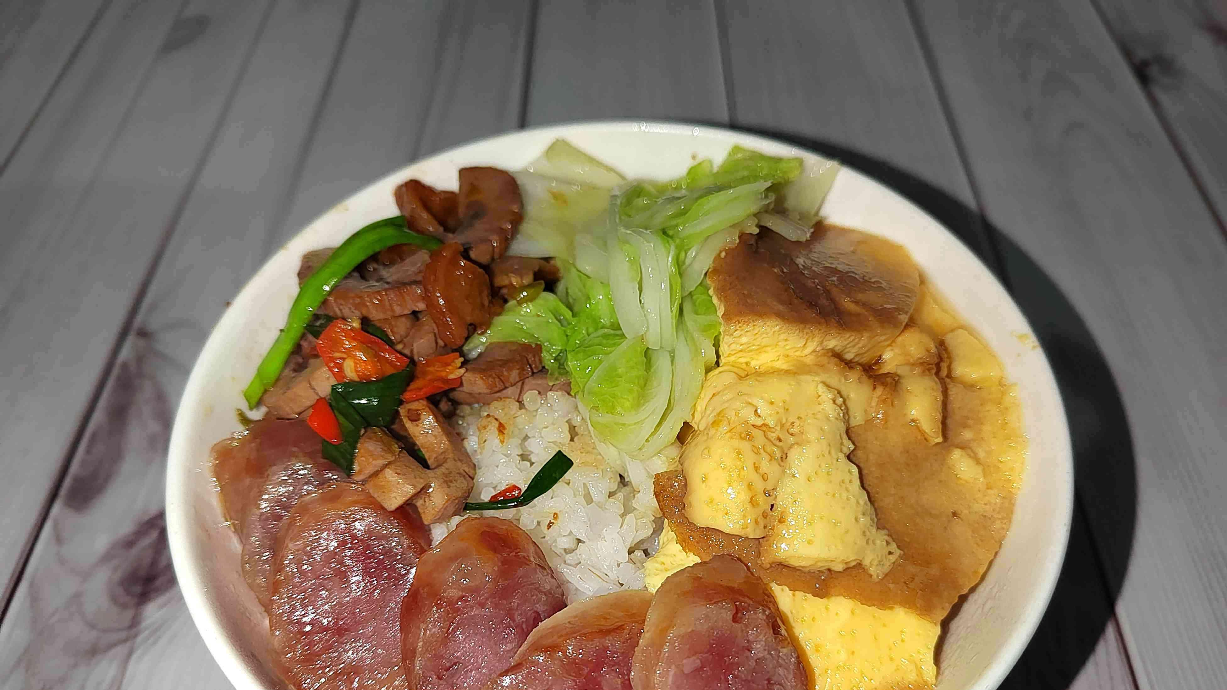 江西女子晒出婆婆留的晚饭，走红朋友圈，网友吐槽：像猪食吃不下