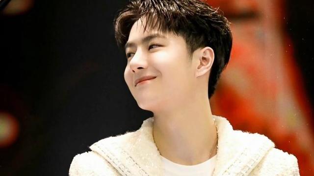 王一博|王一博被夸成常态，态度谦和有礼貌，没有架子的顶流很真实