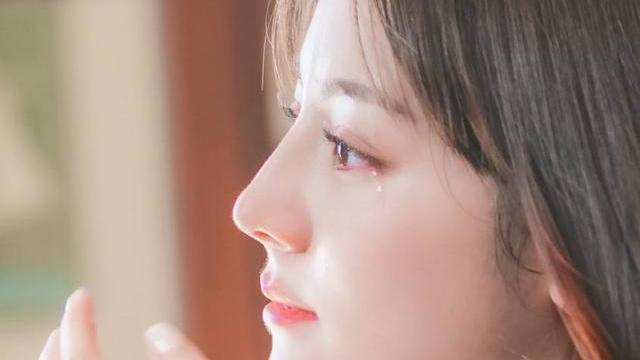 迪丽热巴|迪丽热巴袁冰妍钟楚曦，同班三朵金花，花期不同但如今都开得灿烂