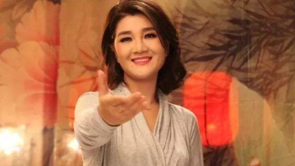 降央卓玛|降央卓玛因翻唱刀郎歌曲，一夜之间消失乐坛，如今的她过得怎样？