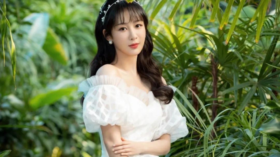 迪丽热巴|迪丽热巴想加入正剧圈很容易，她早期拍的剧集就是正剧圈的！