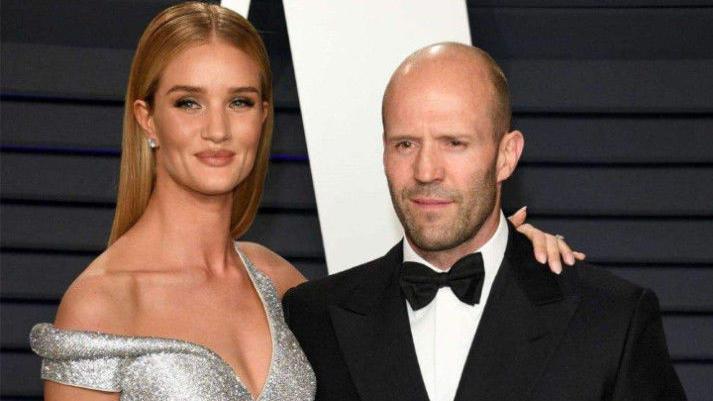 杰森·斯坦森|杰森斯坦森妻子告诉我们, 皮裤正确的打开方式, 就是要靠腿