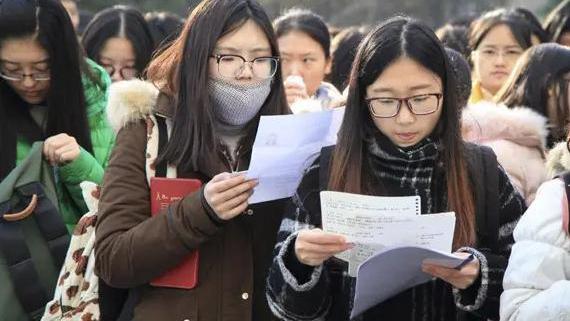 高考志愿|不因停工影响收入的4个职业，看完才知道，原来学历真的很有用