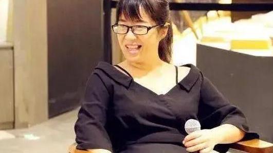 余秀华|余秀华男友真实身份被扒，并非是企业家养蜂人，网友：一路货色