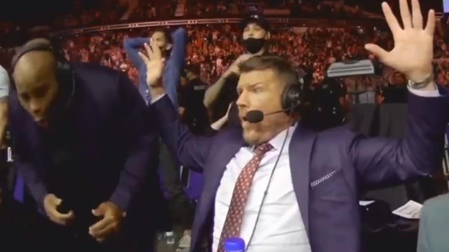 张伟丽|张伟丽KO取胜！现场观众抱头不敢相信，赛后安慰乔安娜让人感动