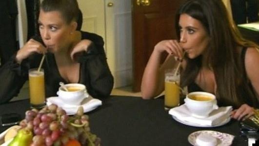 卡戴珊|名媛赴宴前为何要喝菠萝汁？你和名媛之间，就差一杯“进化水”