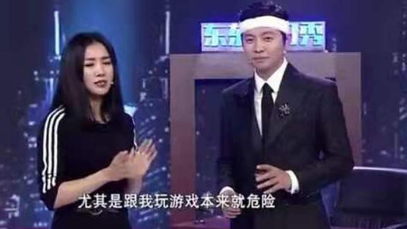 王蓉|歌手王蓉现状唏嘘！沦落到小县城商演，站在椅子上唱歌，略显心酸