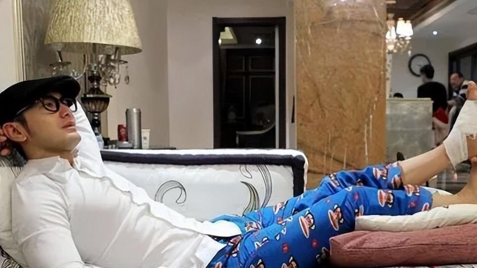 谢霆锋|谢霆锋的手，黄晓明的脚！娱乐圈没有哪个巨星，可以随便成功