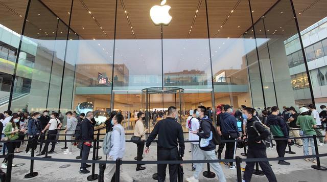 苹果|为什么国产手机卖到四千都嫌贵，而苹果卖到一万都没人说贵呢？