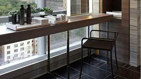 阳台太小老公坚持改书房，看到他在落地窗上加吧台，太好用了