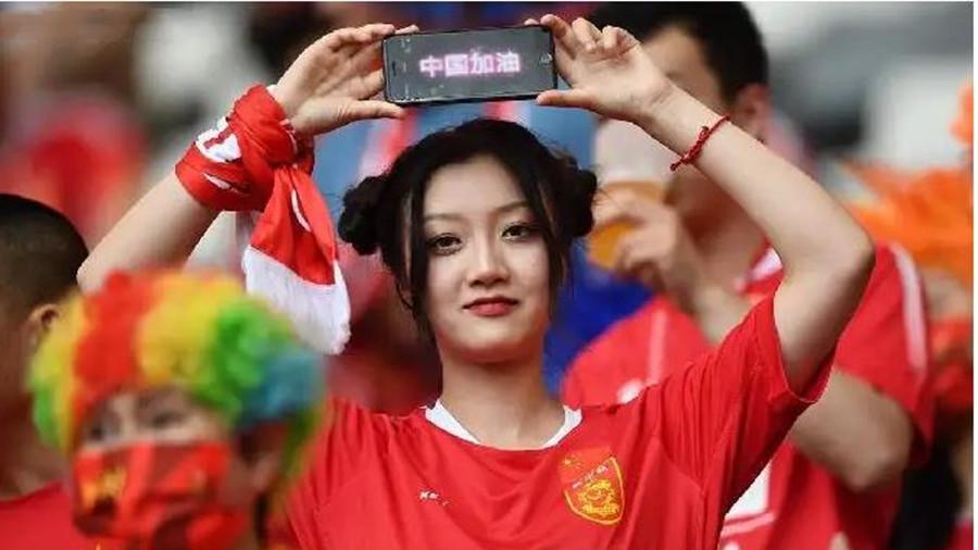 扬科维奇|0: 1落后，国奥更衣室动态曝光，球员兴奋爆粗口，自己动手画战术