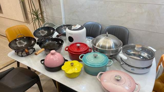 建议大家：除了高压锅，厨房有这3种锅就够了！其它都是白花钱