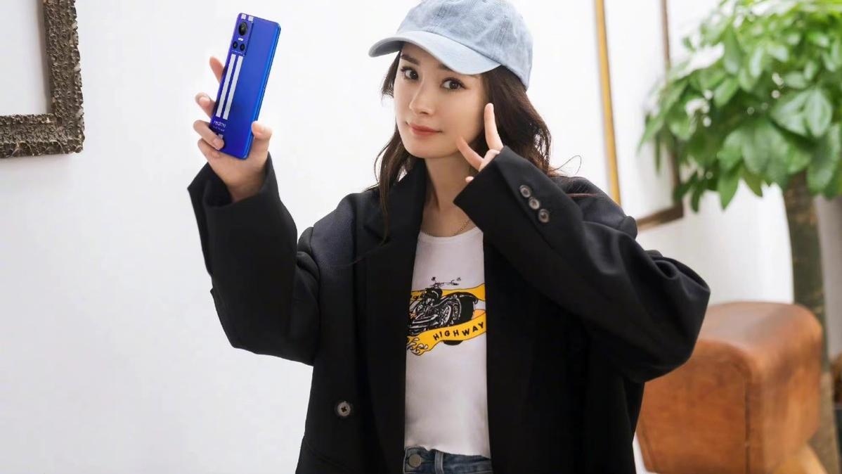 杨幂|杨幂张大大最新合照大爆火！杨幂“漫画腿”封神，张大大又矮又挫