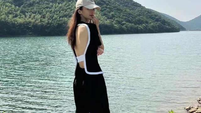 金晨|金晨大街上素颜玩滑板！身材太瘦衣服显空荡，一双大长腿超抢镜