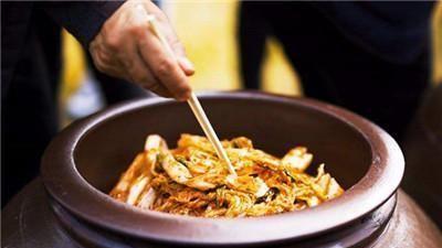 高血压|老一辈人因为穷经常吃咸菜，却为何很少生病？医生：原因很简单！