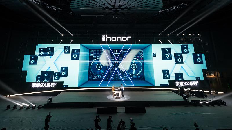 华为荣耀|网红辛巴又出事了，继燕窝事件之后，这次又是赤裸裸的打了自己一巴掌