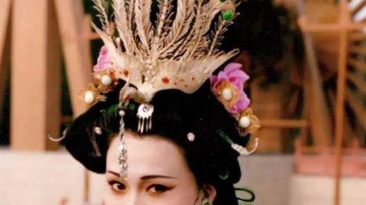 |21岁出道， 因长得太美遭人嫉妒， 鼻子差点被人割掉，现家庭美满