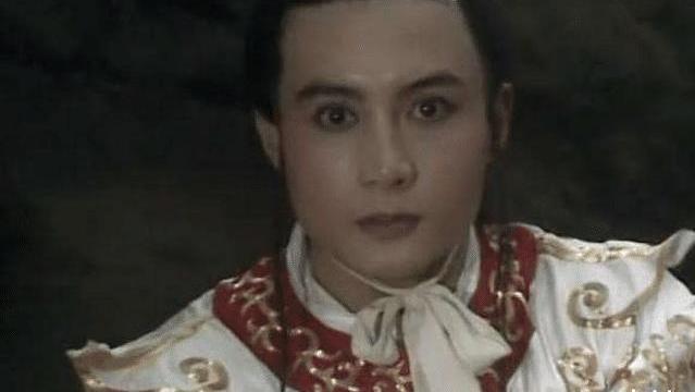 王伯昭|“白龙马”王伯昭：曾被谢霆锋打到住院，44岁和妻子街头卖卤菜