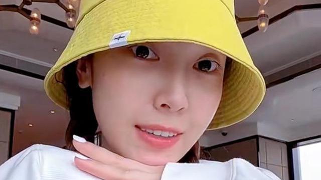 郑秀妍|郑秀妍分享早餐，尽量说中文，扎麻花辫皮肤太好了