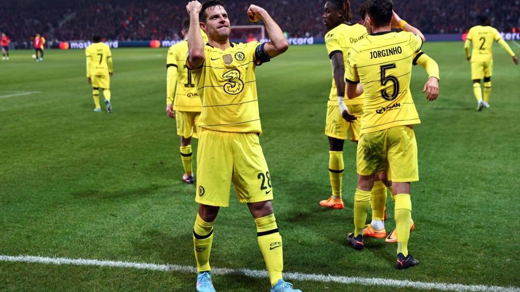 英超|2-1逆转！8.8亿卫冕冠军4-1过关，英超3强晋级，掉队的又是曼联