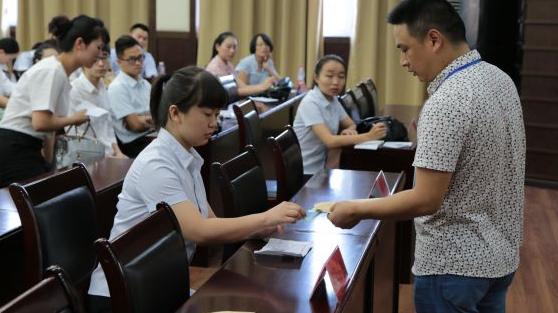 生育率|“抱歉，你学历太低”，北大硕士面试被拒，让那些二本生情何以堪