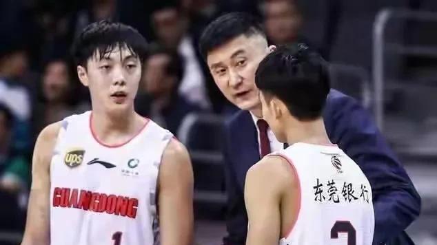 |CBA广东队1米78徐杰第一个续签，拿到职位生涯翻倍薪水