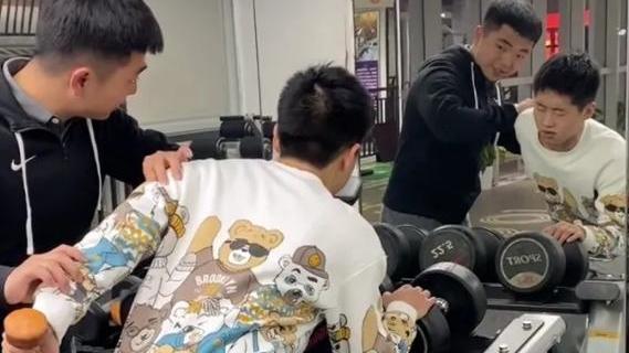 孙悦|孙卓与孙悦互怼，咒其三天内得痔疮，却评论错人，卓妈这次没护短