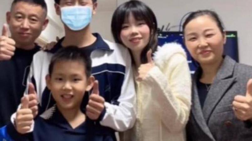 郎才女貌|郎才女貌！孙卓物理老师迎来恋爱一周年，卓妈评论区发祝福超高甜