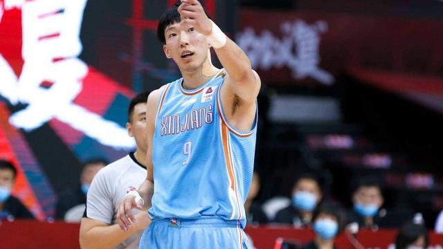 杨毅|周琦能回归辽篮吗？杨毅当众说了句大实话，李春江阿的江终于等到