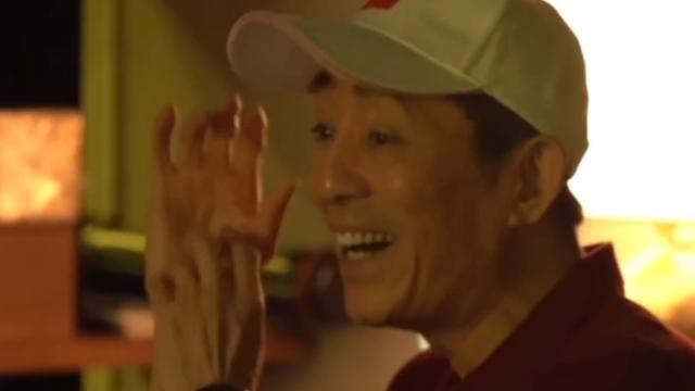 张艺谋|记者爆料：张艺谋虽然身价上亿，但是他的亲哥还在农村靠修车为生