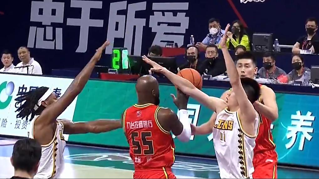 琼斯|一秒不歇！琼斯狂轰20+4+7单人救吉林，遭三少26+10+7无情压制