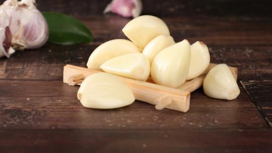 大蒜|“大蒜”养肝还是伤肝？多家医院呼吁：少吃4种食物，肝或能逆转