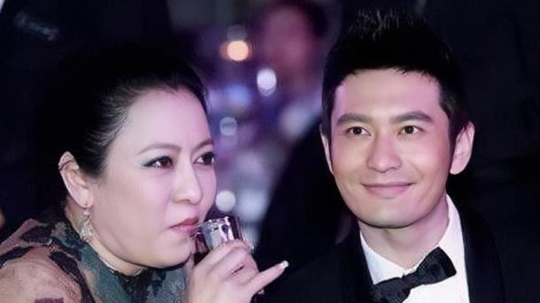 黄晓明|黄晓明为叶珂庆生送表白卡，被曝和别人有娃，叶珂也是离异带俩娃