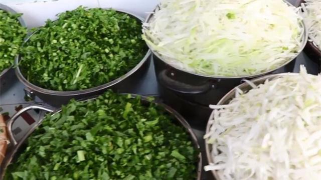 芥菜|山西人是这样腌酸菜的，腌120斤芥菜都不加盐，又酸又香又好吃