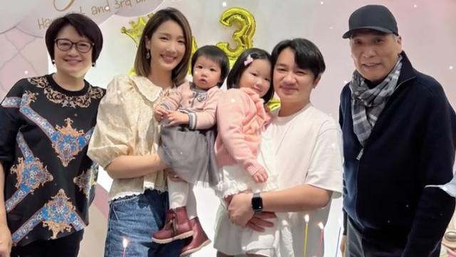 |王祖蓝李亚男分别晒与妈妈合影庆祝母亲节 夫妻俩从孩子变成父母