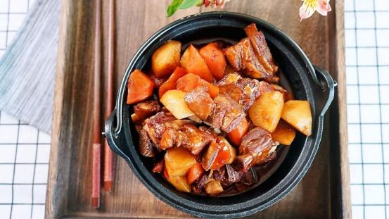 米饭|羊排酥烂土豆绵软，好吃的土豆炖羊排，冬天就该这么吃