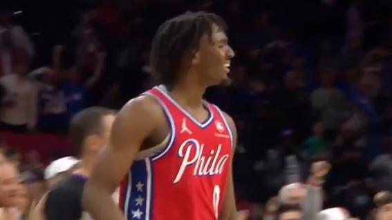 费城|NBA大爆冷！残阵费城掀翻东部第1，新星轰28分，大帝怒吼现场沸腾