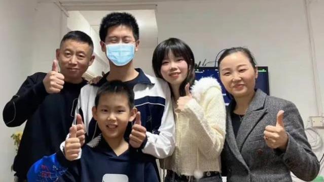 孙悦|孙卓正式开学，卓爸大包小包送他住校，孙悦：猜学校的等着被封口