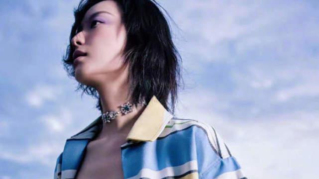 倪妮|倪妮晒出《OK！精彩》三月刊封面大片，延续性感依旧，展露腹肌