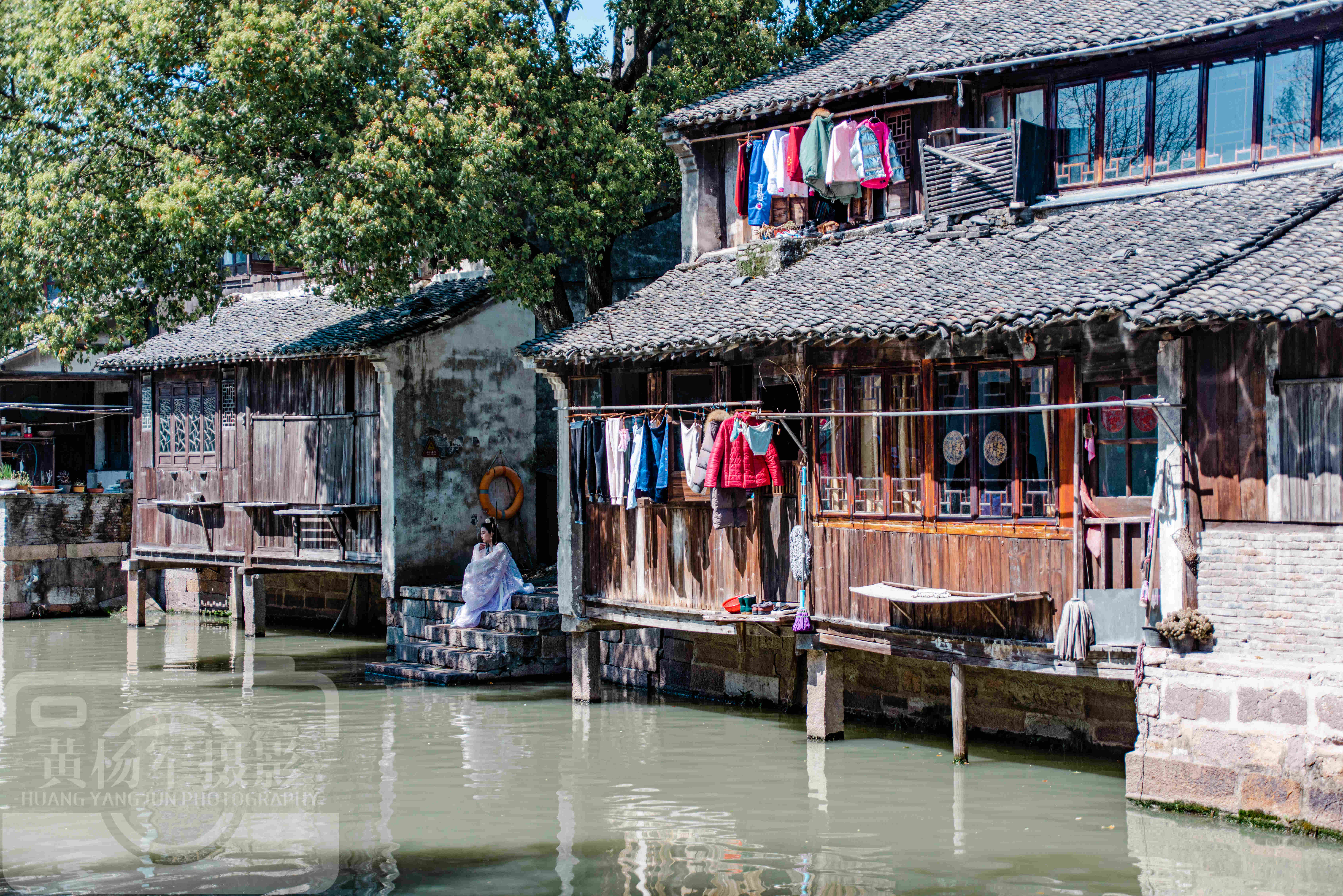 浙江省|中国地势低平无一山丘的小城，有大小河流2622条，建筑独特景色美