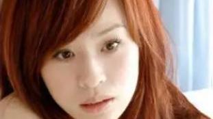 王心凌|40岁王心凌近晒性感照片，被指脸僵似充气娃娃，网友：整残了