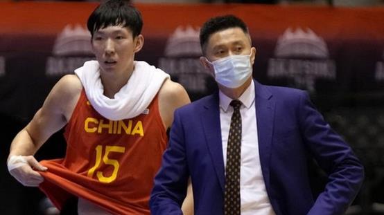 杜锋下课？曝欧洲名帅将执教中国男篮，周琦带伤飞伊朗令人心疼